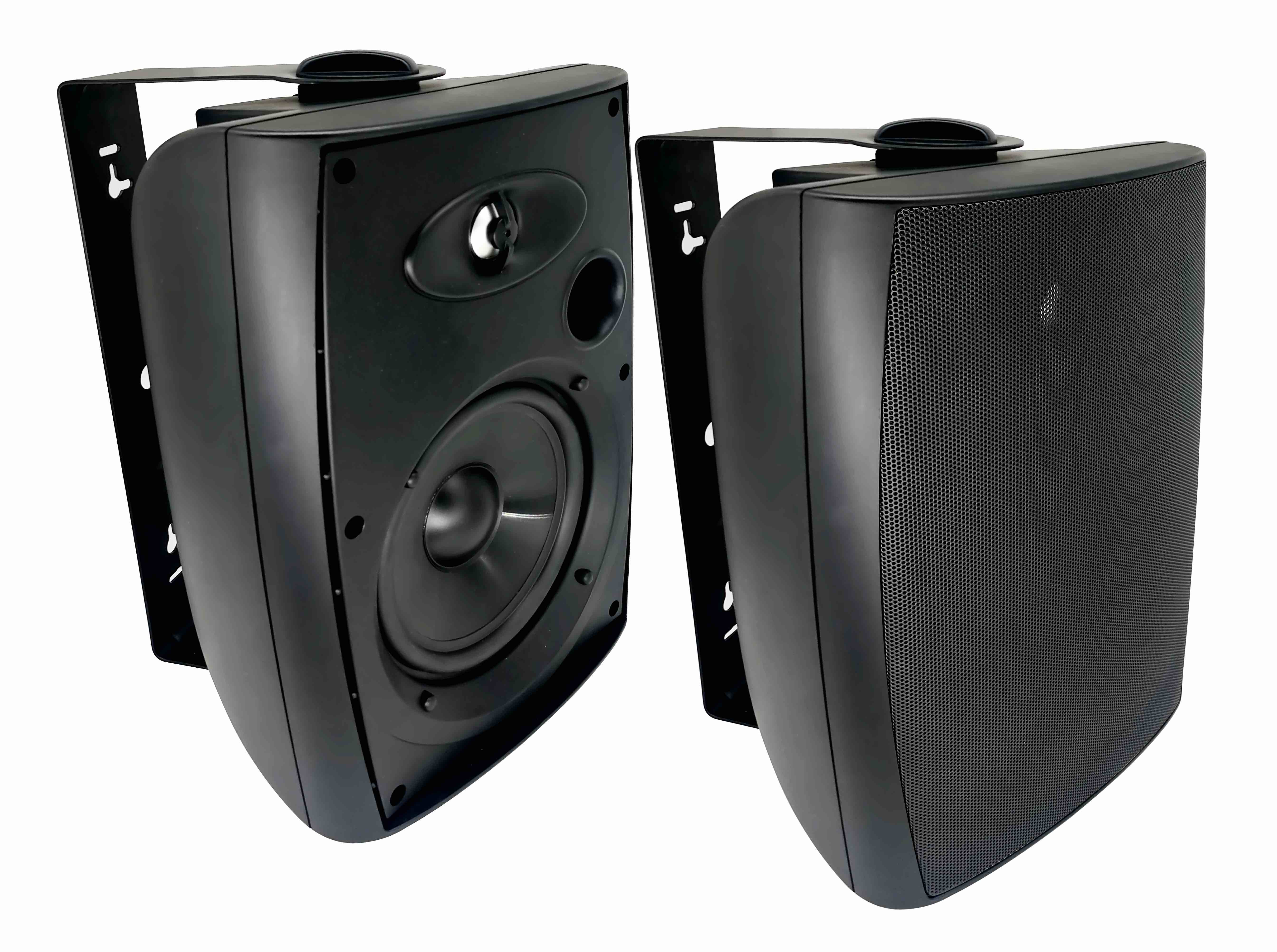 في الباب ومكبرات الصوت الباب